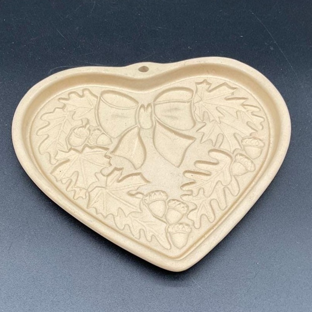 Pampered Chef Autumn Wreath Heart Cookie Mold Stoneware 2003 Seasons the Heart‎
